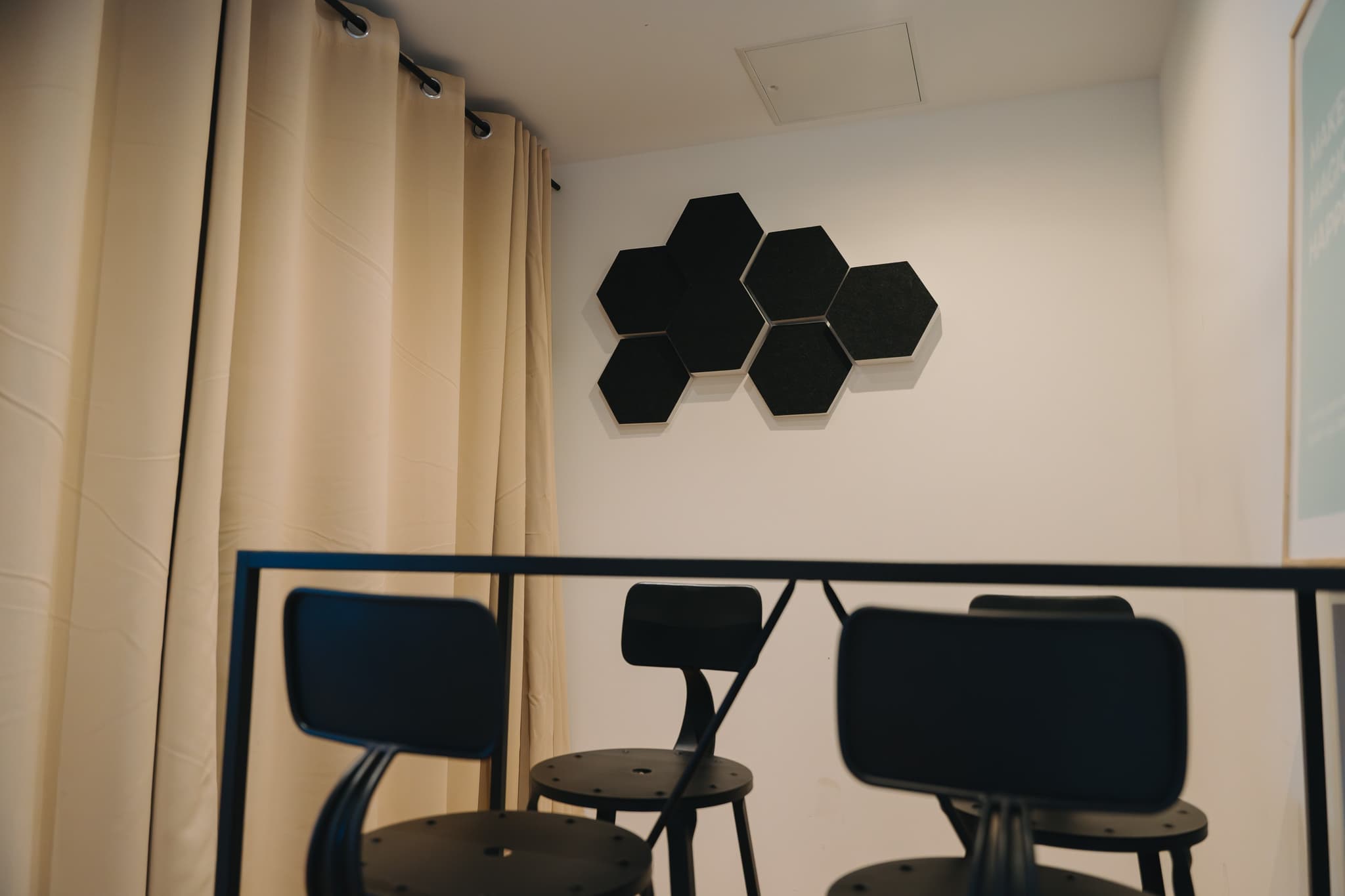 URBAN MINI MEETING ROOM interior photo 1