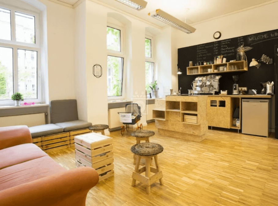 Enjoy coworking and childcare at the same time at juggleHUB interior photo 1