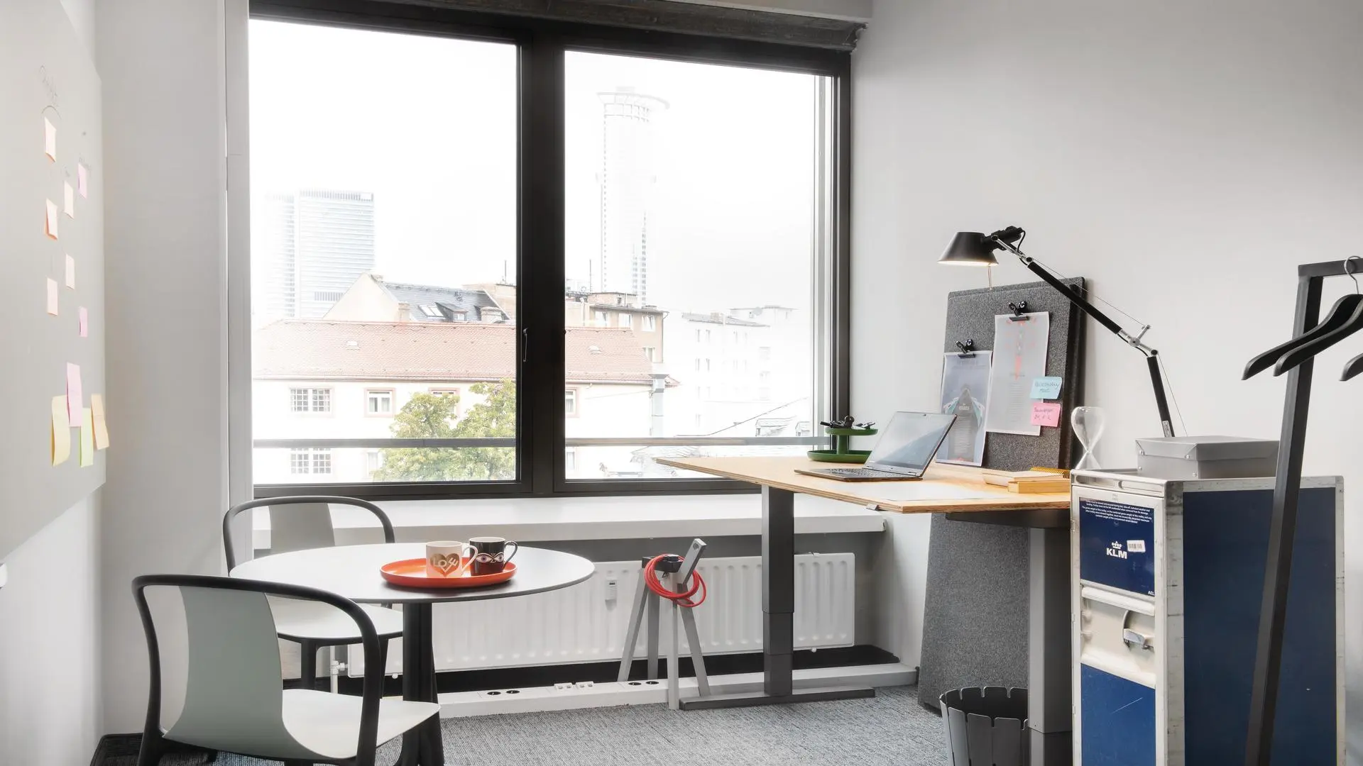 Day Office (up to 3) - Design Offices Frankfurt Wiesenhüttenplatz - €19/hour