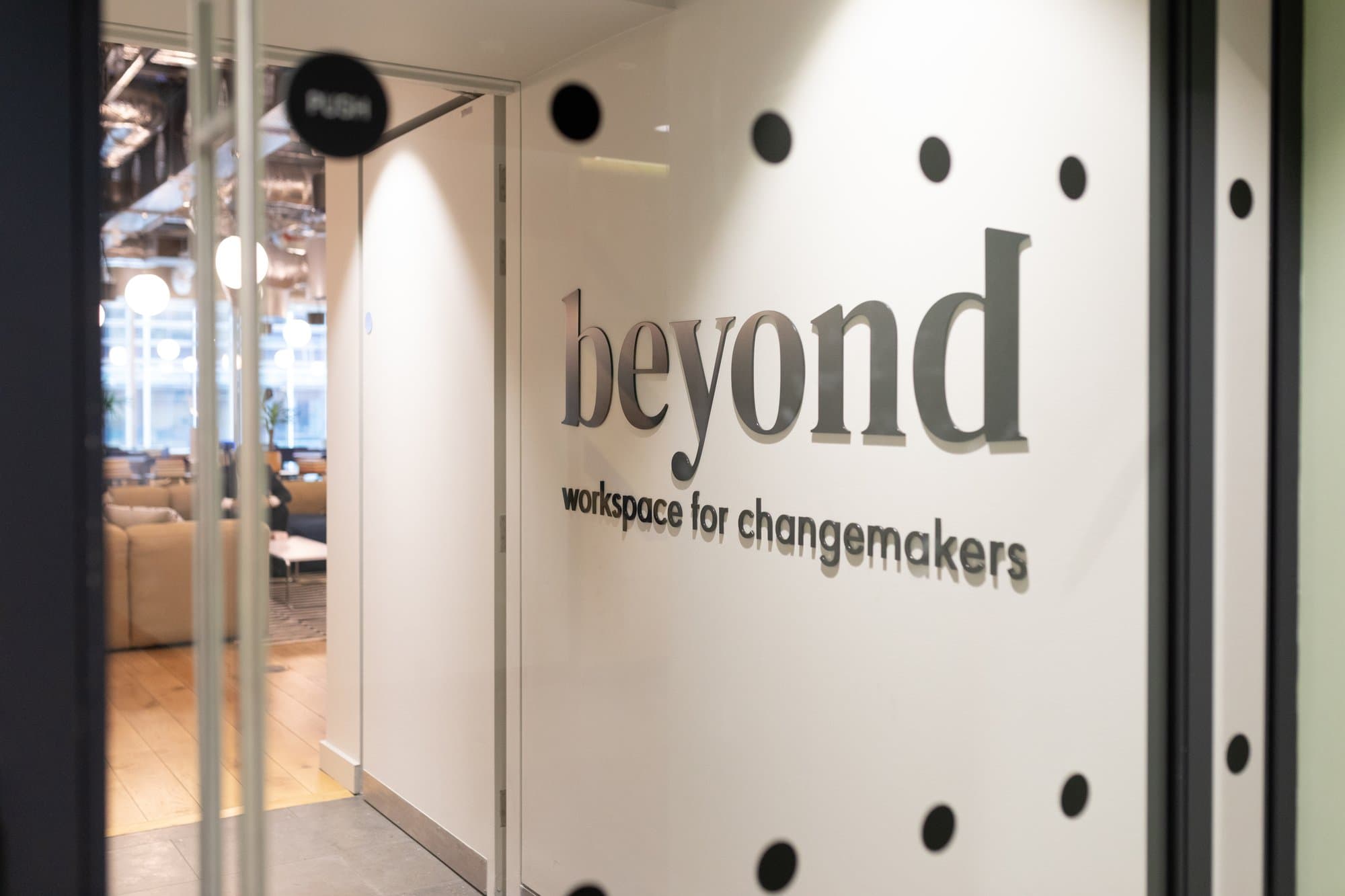 London Fox Court Day Pass - Flexible Workspace & Networking in Central London interior photo 2