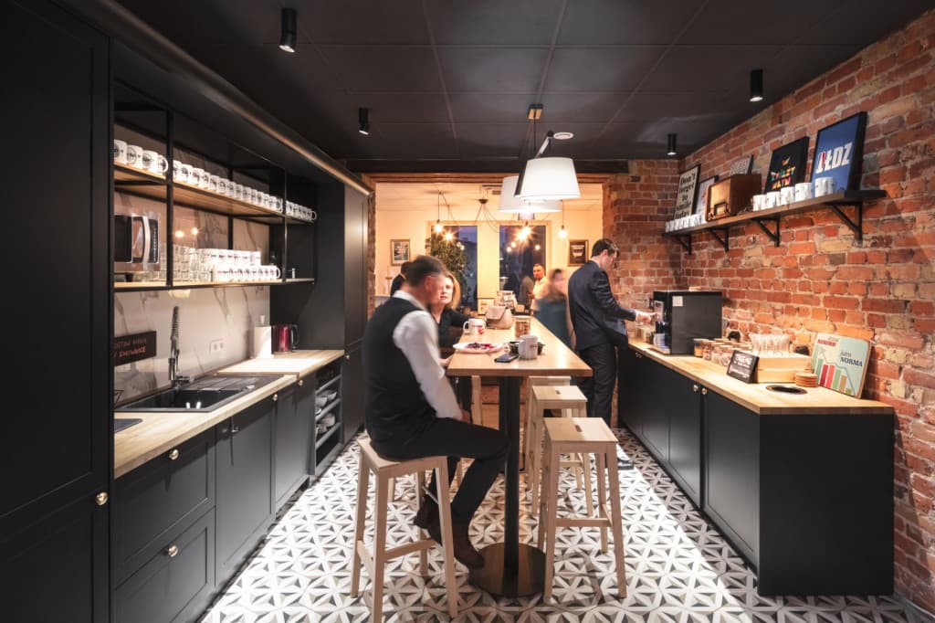 Dynamic Day Pass in Łódź's Co:Spot Office with Premium Amenities interior photo 3