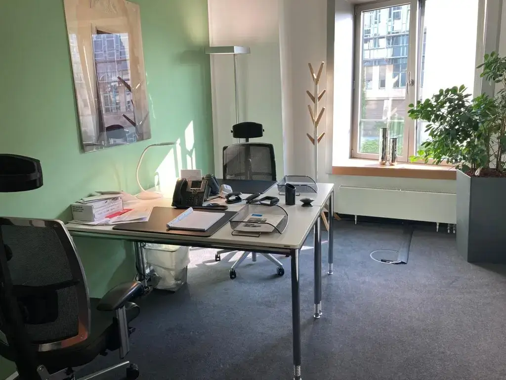 Regus Düsseldorf Neuer Zollhof interior photo 3