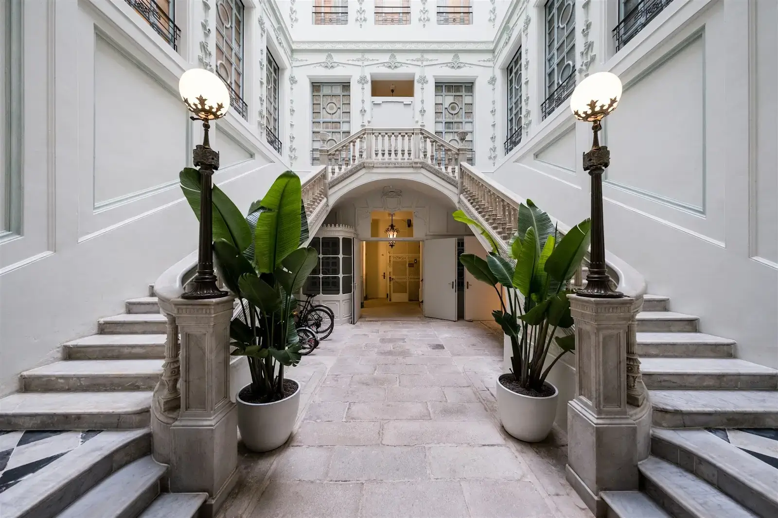 Monday Pau Claris interior photo 7