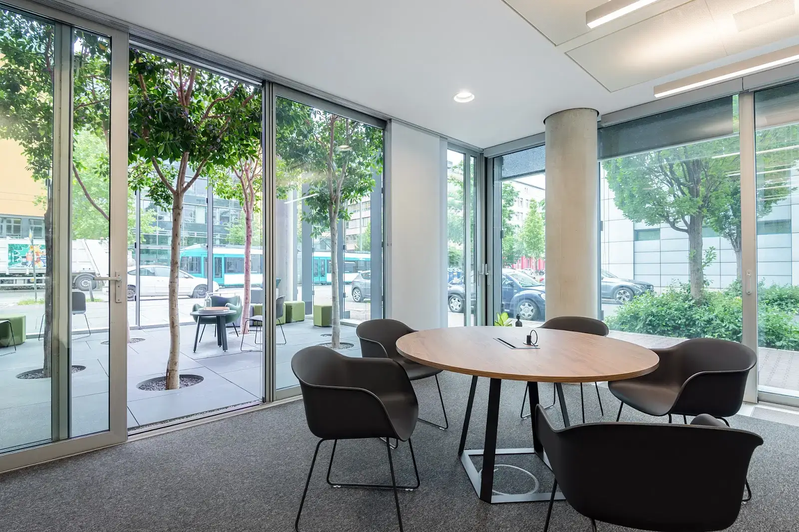 Rivvers Coworking Frankfurt Gallus interior photo 6