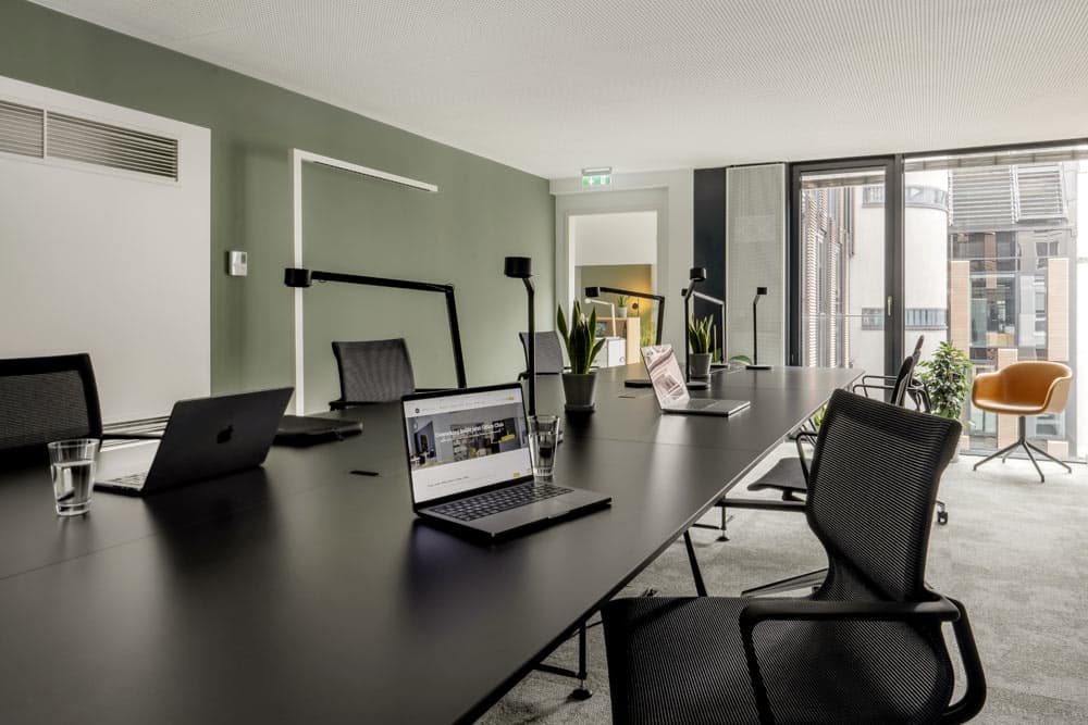 Office Club München Am Stachus interior photo 5