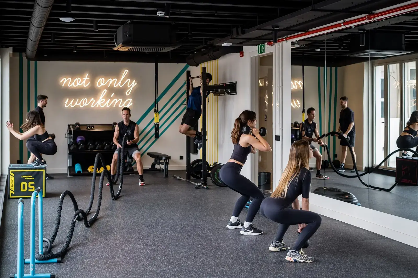 Monday Pau Claris interior photo 9