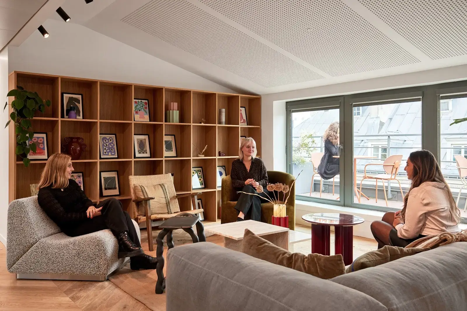 Morning, Laffitte interior photo 4