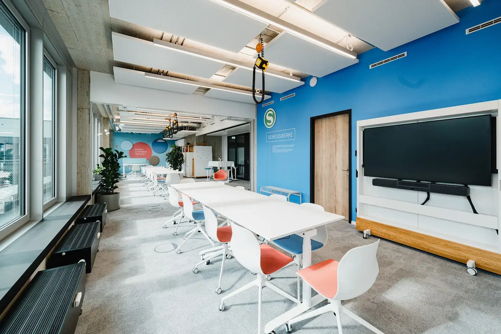 1000 Satellites SOHO interior photo 2