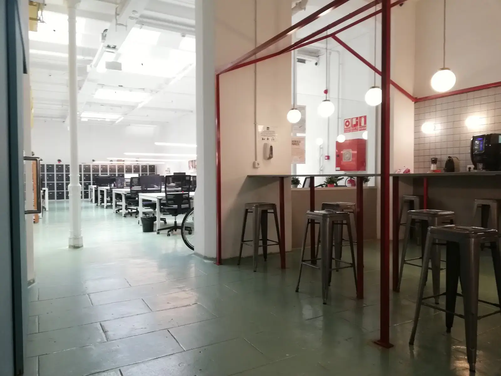 CREC Coworking Eixample interior photo 2