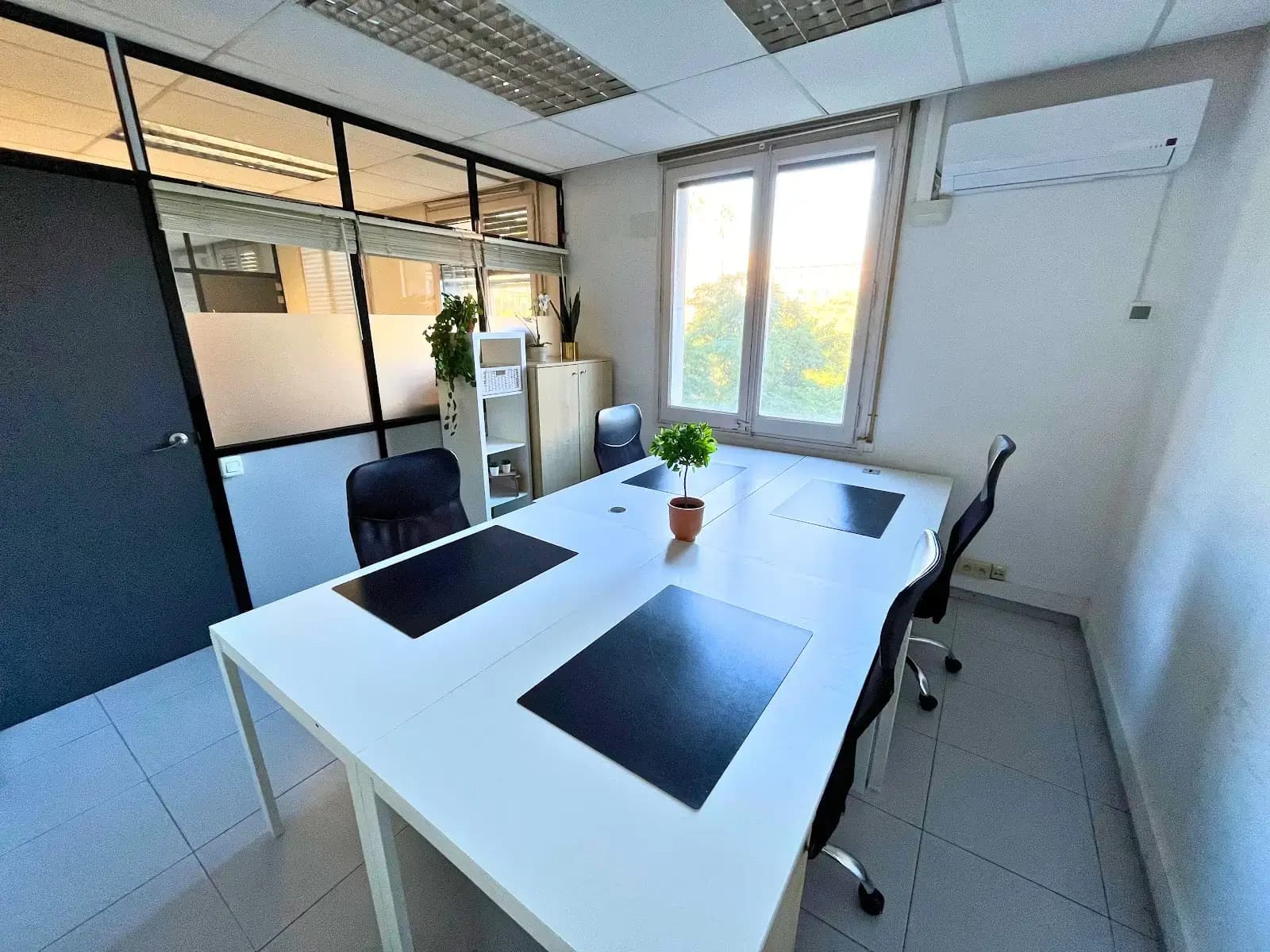 CREC Coworking Letamendi interior photo 4