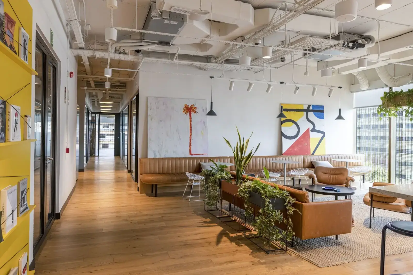 WeWork Glories interior photo 4