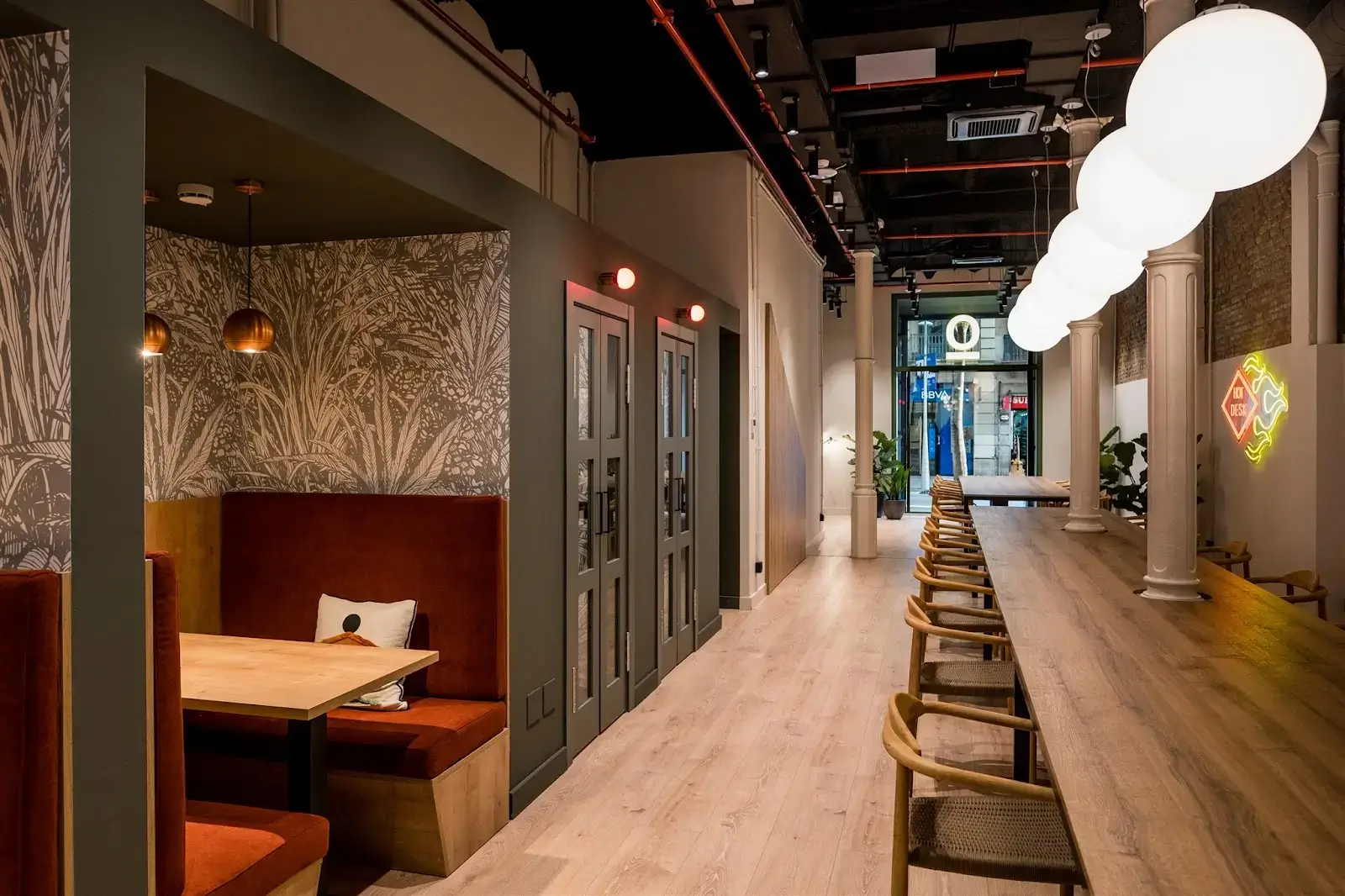 Monday Pau Claris interior photo 5