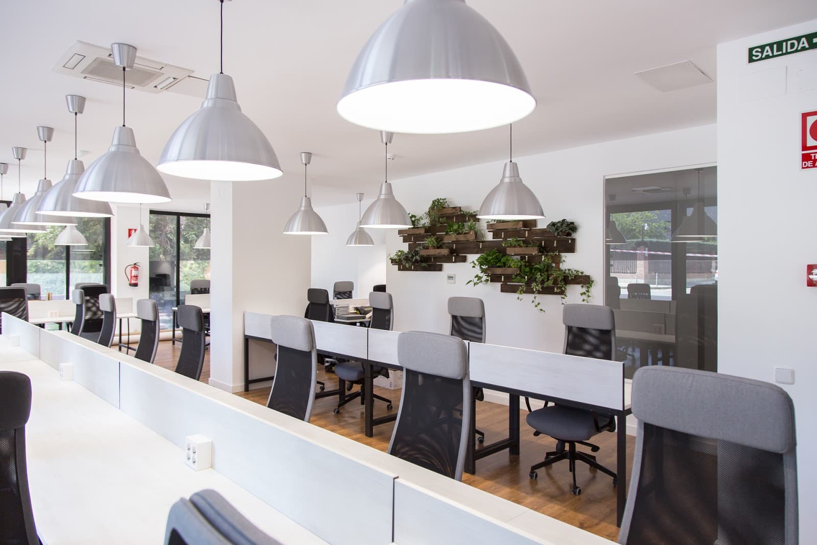 Cink Coworking Henri Dunant interior photo 8